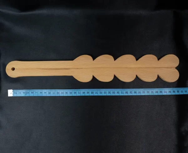 Dřevěná plácačka srdíčka délka 40 cm